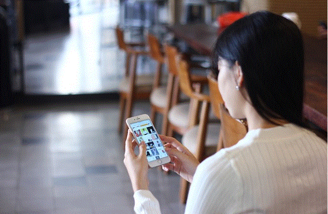 Ứng dụng 'chợ phiên di động' Memeapp hút bạn trẻ. 