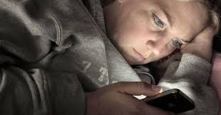 Những ứng dụng chống mỏi mắt khi dùng điện thoại ban đêm