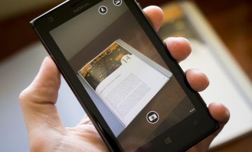 Scan tài liệu trên smartphone bằng Microsoft Office Lens. 