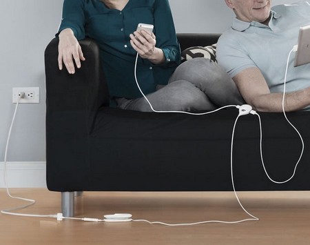 Vừa sạc pin vừa dùng điện thoại - Thói quen chết người