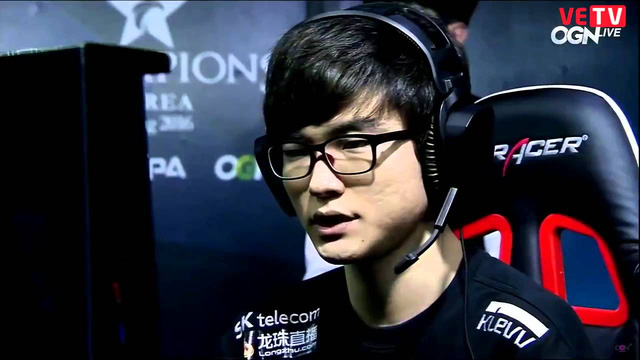 LMHT: Clip tuyển thủ SKT T1 chuẩn bị thi đấu bằng game Kinh Dị