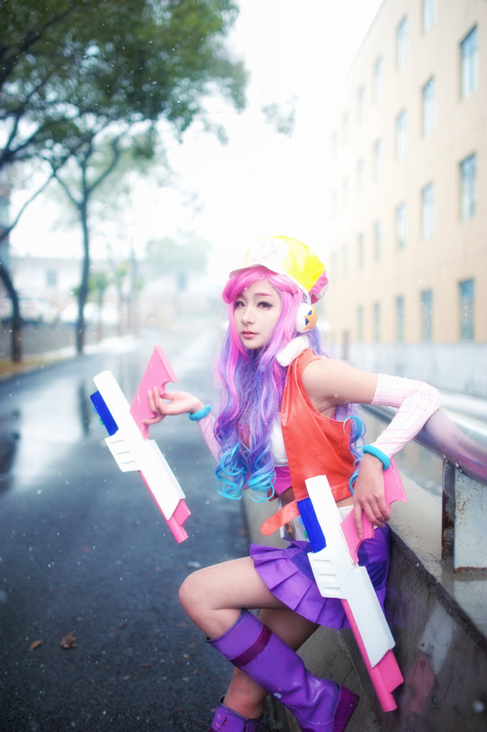 Cosplay Miss Fortune lung linh bỏng mắt