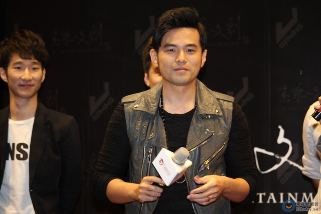 Châu Kiệt Luân lập đội thi đấu cùng các cựu vô địch LMHT thế giới