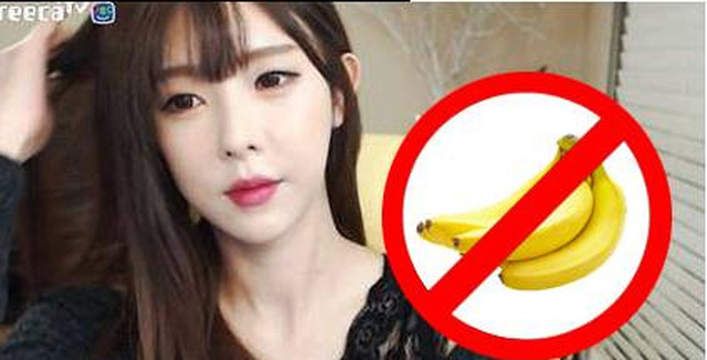 Trung Quốc cấm tất cả các nữ streamer ăn chuối khi đang streaming