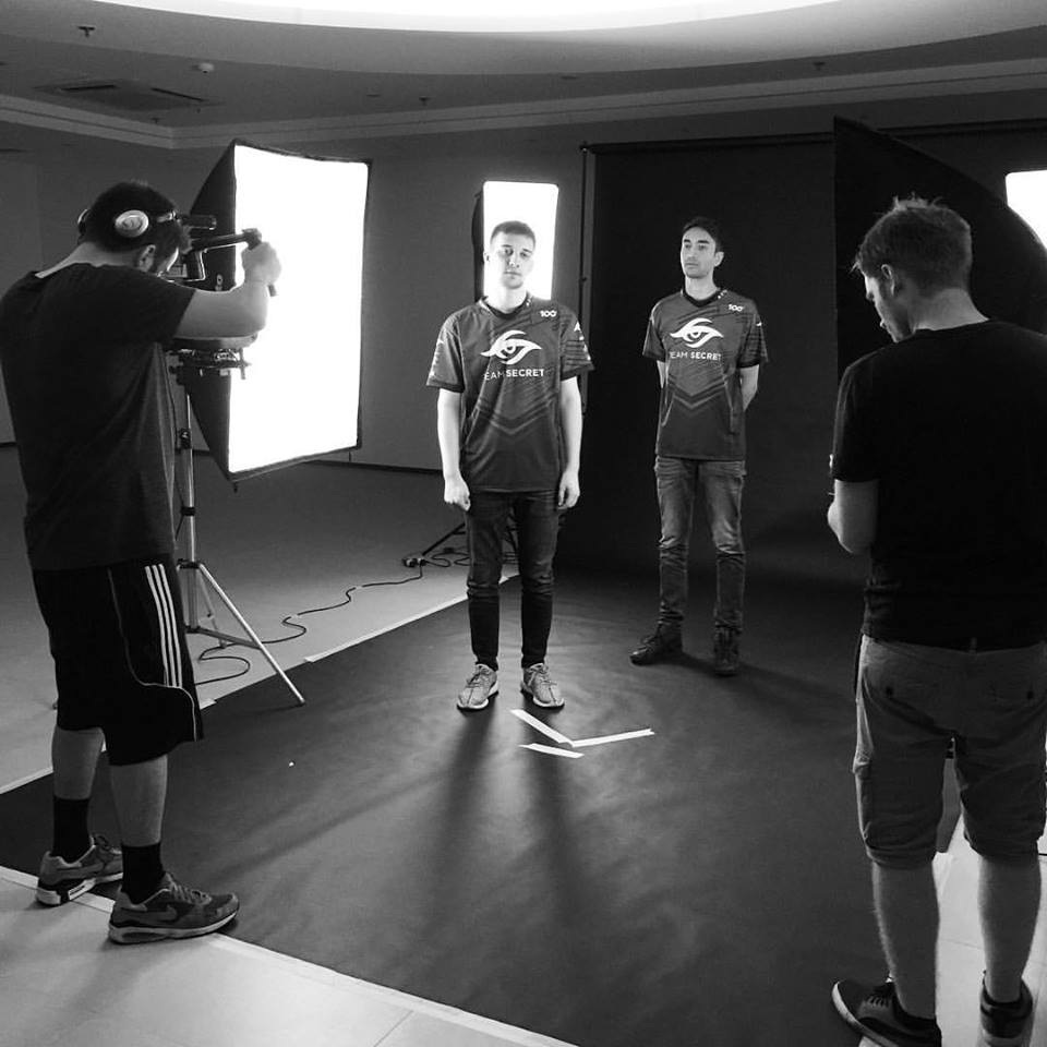 ESL One Manila - Chùm ảnh chụm hình hồ sơ của các team trước khi thi