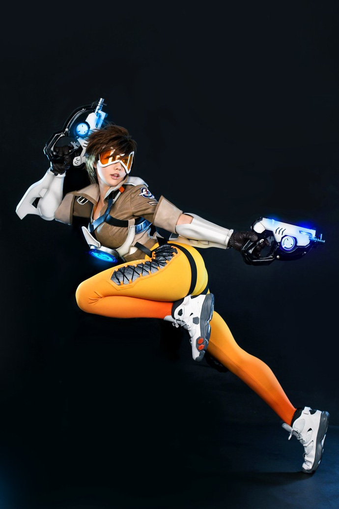 Overwatch: Cosplay Widowmaker gợi cảm để phản đối quyết định từ Blizzard