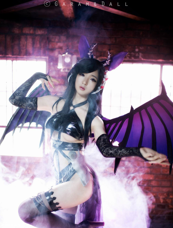 Cosplay Succubus gợi cảm trong hàng loạt game online