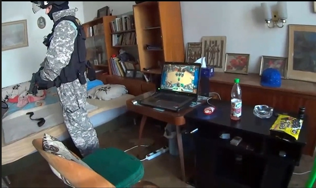 Mải chơi Hearthstone, tên tội phạm ma túy bị cảnh sát bắt giữ