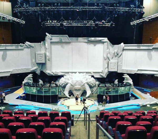 Hoành tráng với sân khấu Epicenter Moscow: Roshan ngậm lửa