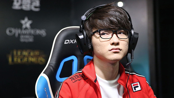 Faker:"Các tuyển thủ G2 đã khiêu khích trước bằng việc sử dụng Ctrl + 4 nên tôi cũng vui vẻ đáp trả lại bằng 2 Trượng Trường Sinh"