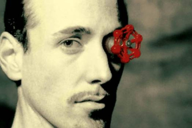 Valve bị người chuyển giới đâm đơn kiện vì có thái độ kì thị