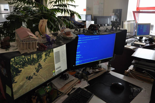 Phòng làm việc không chê vào đâu được của một hãng game