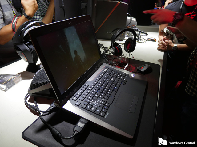 Chiếc laptop khủng mà bất kì game thủ nào cũng mơ ước