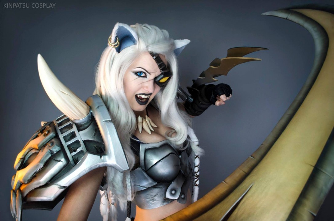Cosplay Rengar phiên bản nữ cực sexy