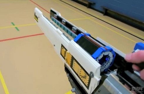 Ấn tượng với những vũ khí trong Overwatch được tái hiện ngoài đời thực bằng Lego