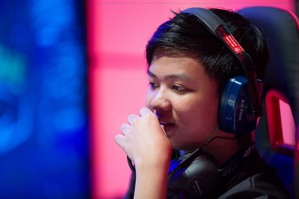 LMHT: Graves của SofM và Bard của Madlife cân cả thế giới