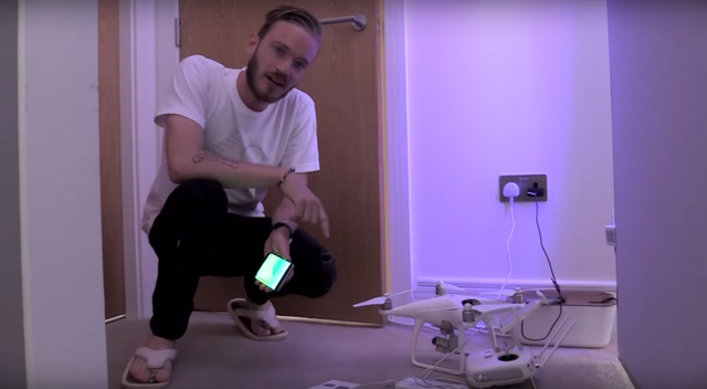 Xem cách PewDiePie chơi pokemon Go tại nhà