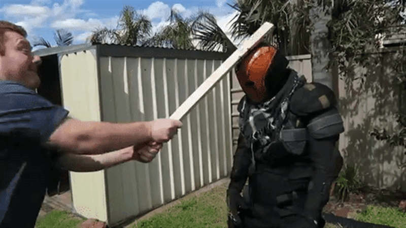 Choáng với bộ giáp Cosplay siêu cứng chống được cả đao kiếm