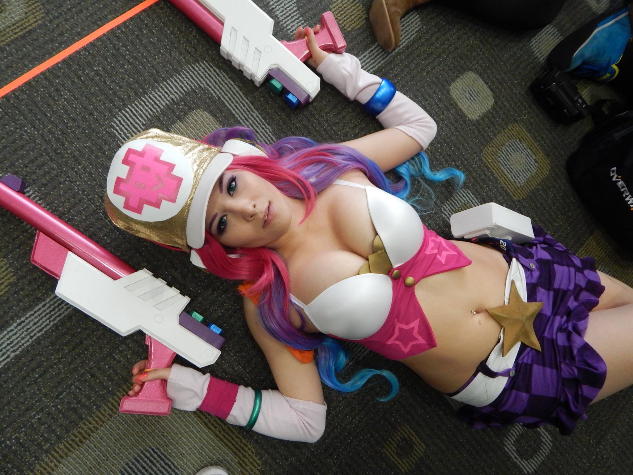 LMHT: Bộ ảnh cosplay Miss Fortune Giả Lập không thể nào hot hơn