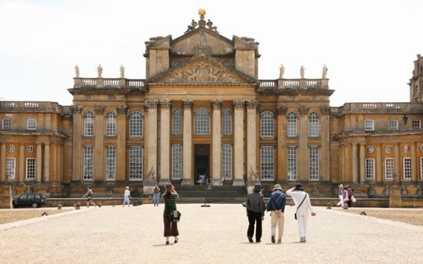 Transformers 5 gây tranh cãi ở phim trường Cung điện Blenheim của Anh