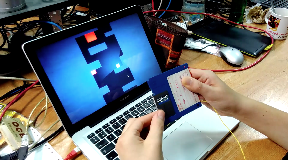 Mr.Floppy - Tưa game yêu cầu người chơi phải chơi game bằng...một chiếc đĩa mềm