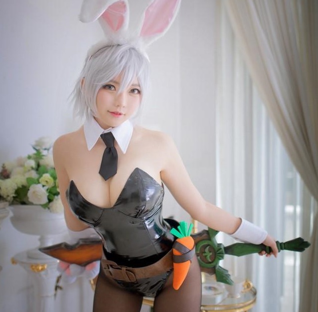 Bộ ảnh cosplay Riven Thỏ Ngọc cực kì gợi cảm