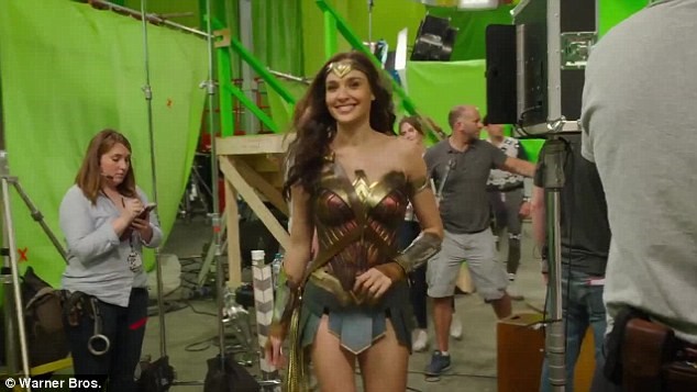 Hậu trường những cảnh hoành tráng trong siêu phẩm mới nhà DC