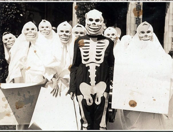 Đây từng là những bộ trang phục Halloween rợn người của những năm 1920s