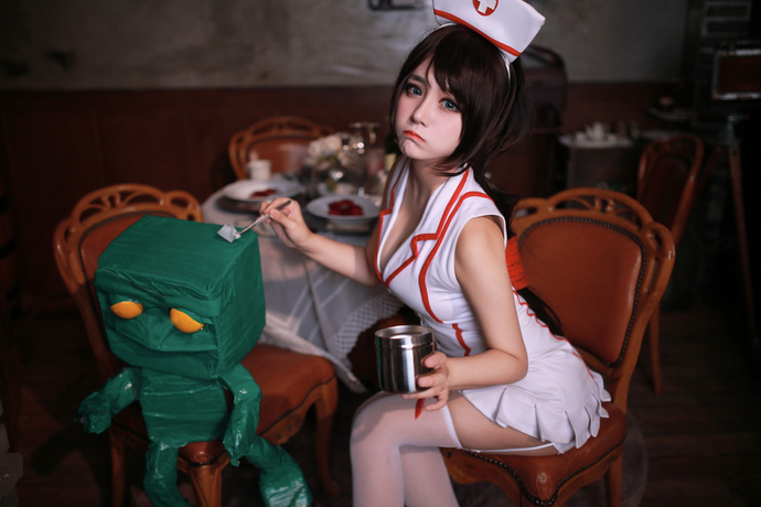 Bỏng mắt với bộ ảnh cosplay của 2 cô nàng Akali và Ashe