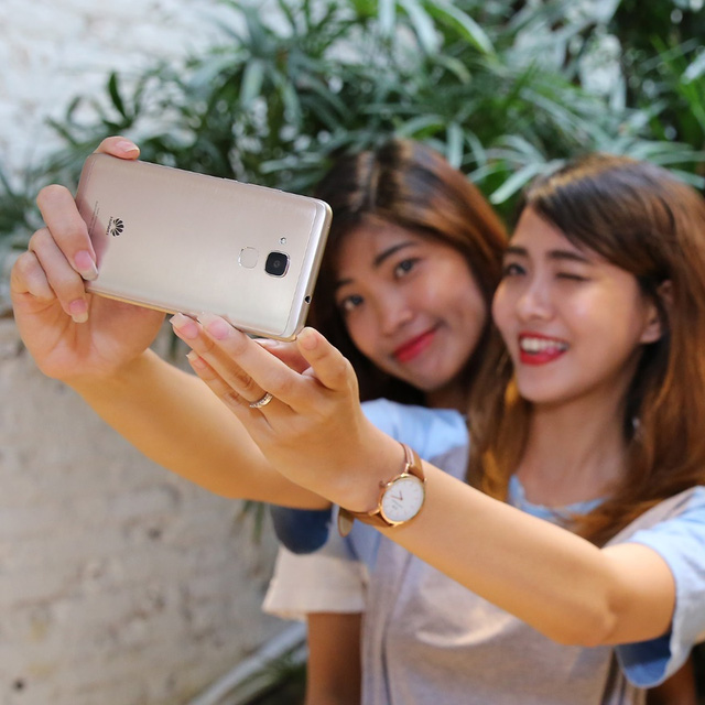 4 mẹo nhỏ để "bỏ túi" những tấm selfie lung linh