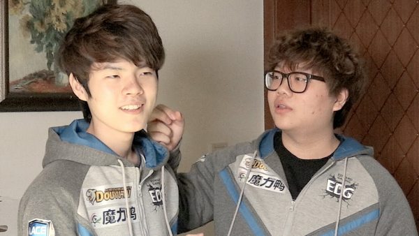 LMHT: Pawn và Deft quyết định rời khỏi Edward Gaming