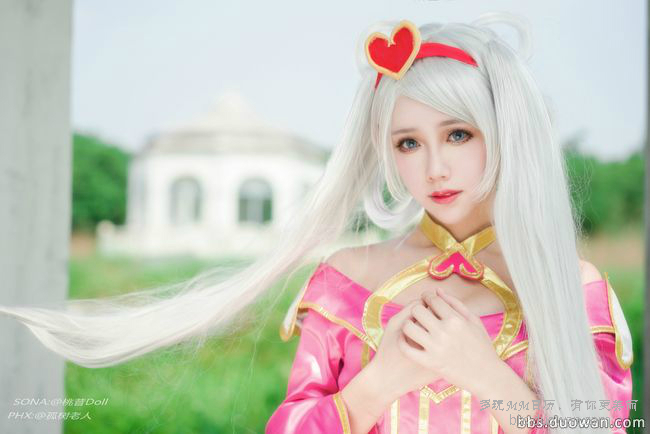 LMHT: Cosplay Sona Tiểu Tình Nhân khiến người xem 'mê muội'