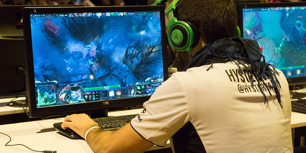 Nỗi khổ muôn thuở của dân cày Việt yêu game online nước ngoài