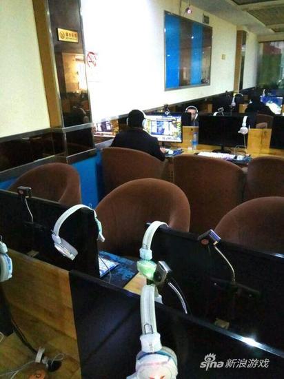 Choáng với chuyện game thủ ngồi suốt 1000 giờ đồng hồ ngoài tiệm net