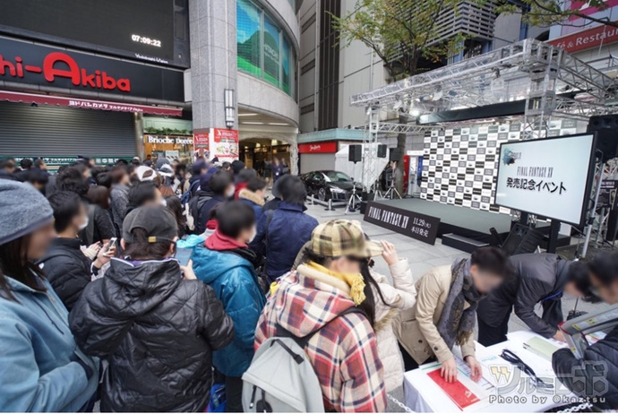 Cận cảnh người Nhật xếp hàng mua Final Fantasy XV