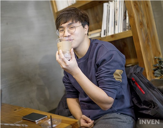 Đôi lời tâm sự của Bengi và Faker trước khi lên máy bay tham dự All-Stars tại Barcelona