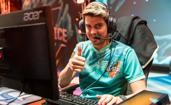 LMHT: xPeke nghĩ rằng Faker luôn luôn chơi giỏi hơn anh