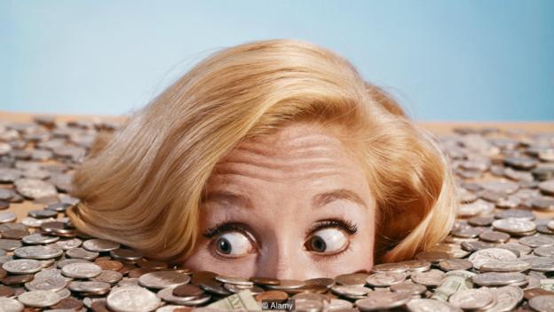 Tự dưng tiền rơi vào đầu nhiều như trúng Vietlott, liệu bạn có nghỉ việc?