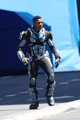 Một số bức ảnh mới từ trường quay Pacific Rim: Uprising