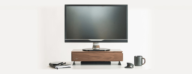 Xuất hiện máy tính vỏ gỗ nhìn như thời bao cấp, giá hơn 60 triệu Đồng