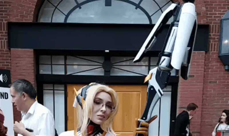 Chiêm ngưỡng trượng của Mercy ngoài đời thật xoay được như trong game, có cả hướng dẫn chế tạo