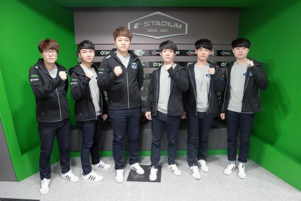 LCK Mùa Xuân 2017: Longzhu và MVP lãnh án phạt đầu năm