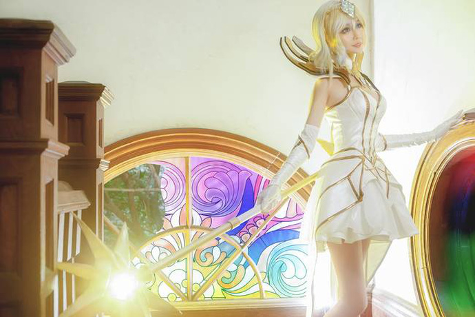 Ngắm nhìn bộ Cosplay đẹp đến ngỡ ngàng của Lux Thập Đại Nguyên Tố