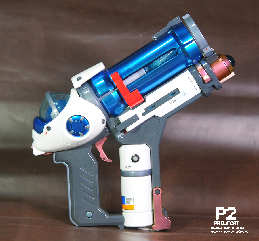 Cận cảnh khẩu súng của Mei trong Overwatch được bước ra ngoài đời thực