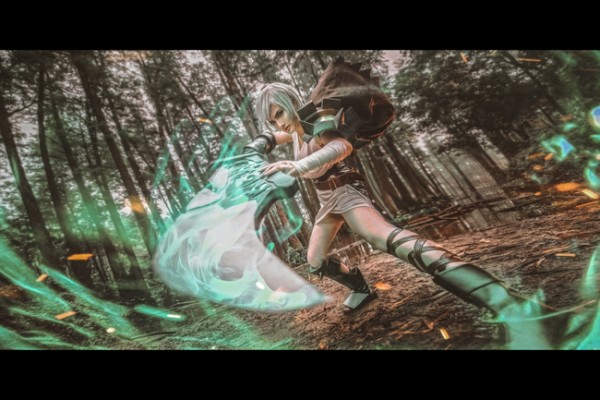 LMHT: Cosplay Riven phong trần đầy mạnh mẽ 