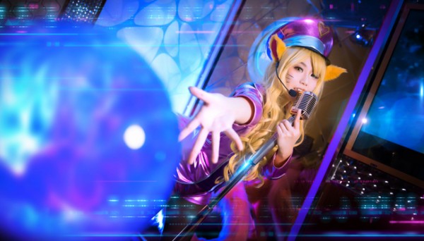 Cosplay Ahri Thần Tượng Âm nhạc vô cùng xinh đẹp trong Liên Minh Huyền Thoại