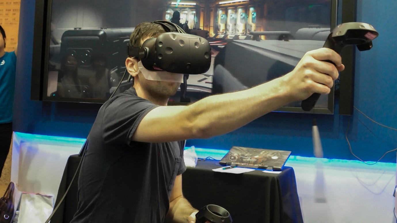 Trải nghiệm không gian VR hoàn chỉnh cùng Đấu Trường Máy Tính 2017