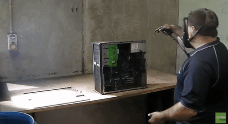 Thật không thể tin nổi có những bộ máy tính bẩn tới mức thổi ra cả tấn bụi như thế này