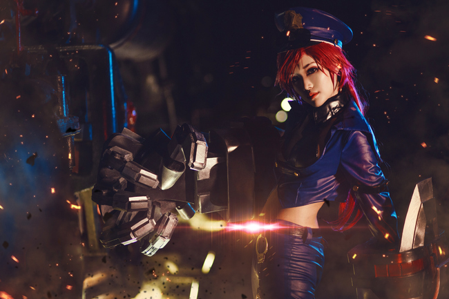 LMHT: Cosplay VI Sĩ Quan cực ngầu nhưng cũng không kém phần sexy 