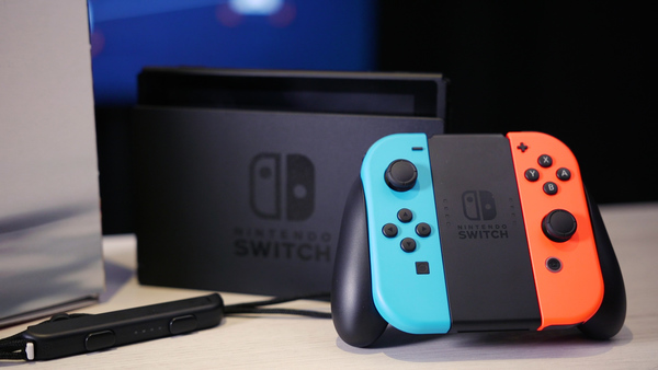 Doanh thu Nintendo Switch đạt 2.4 triệu đơn vị trong tháng đầu tiên